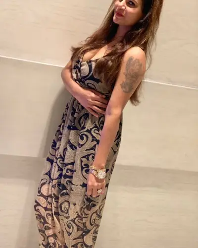 Hukumpeta Escort